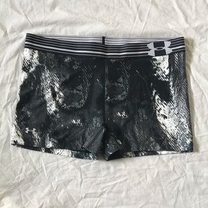 NEVER WORN Under Armour marble printed spandex